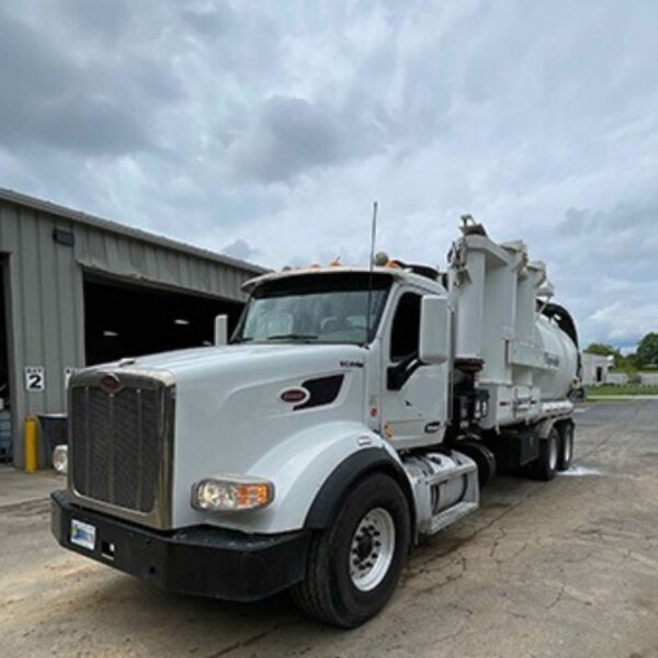 2018 Peterbilt 567Louisville - Image 2