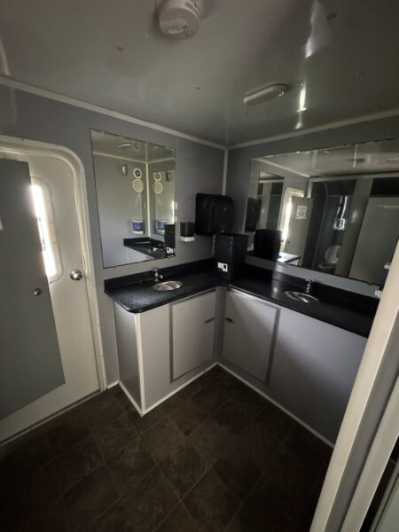 Hattiesburg MS, 2017 Forest River 10 Stall Trailer - Image 15